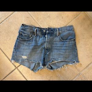 Women’s Levi Shorts size 27
